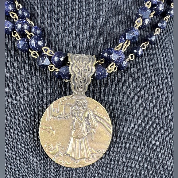 Melania Clara Necklace - Picture 2 of 7